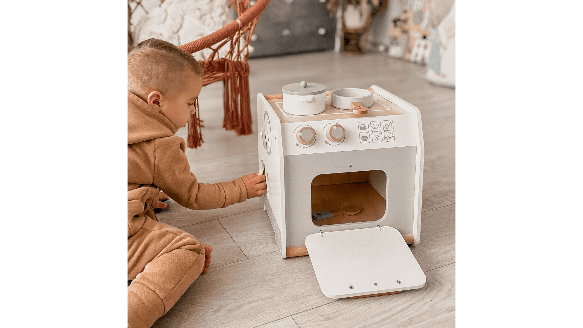 Fino a che età un bambino gioca con la cucina?