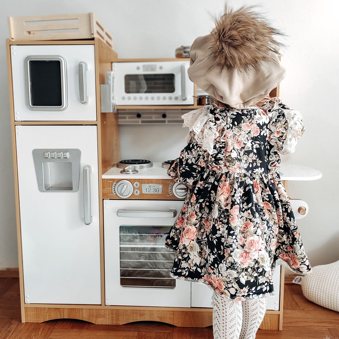 Cucina in legno XXL con illuminazione a LED, grembiule e accessori