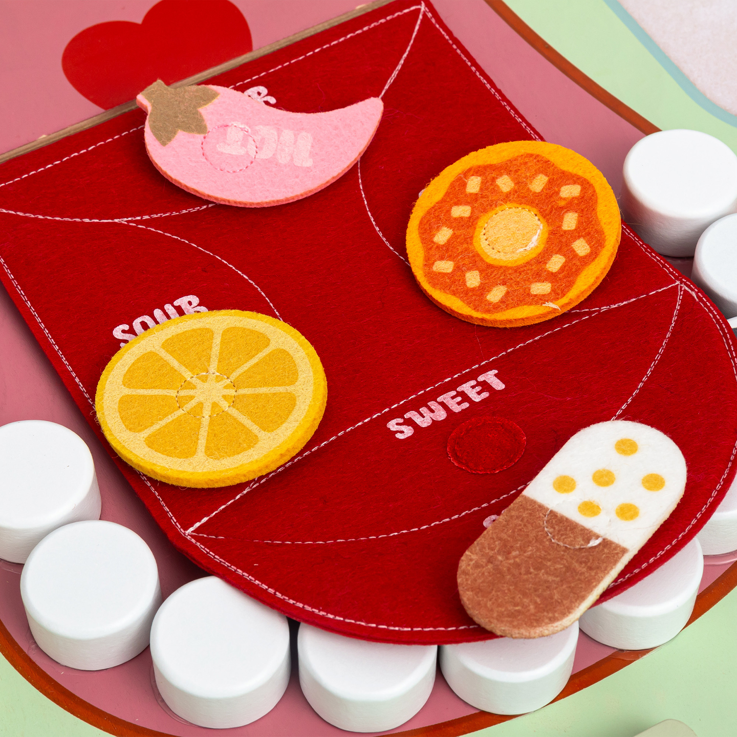 Tavola didattica Montessori in legno Piccolo Dentista - spazzolino da denti, dentifricio, denti rimovibili, specchio, cibo, apprendimento dei sapori