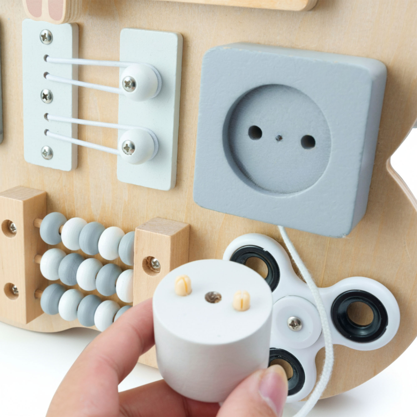 Tavola manipolativa in legno Montessori a forma di orsetto - apprendimento sensoriale dell'indipendenza: velcro, spina, labirinto, manopola a scatto