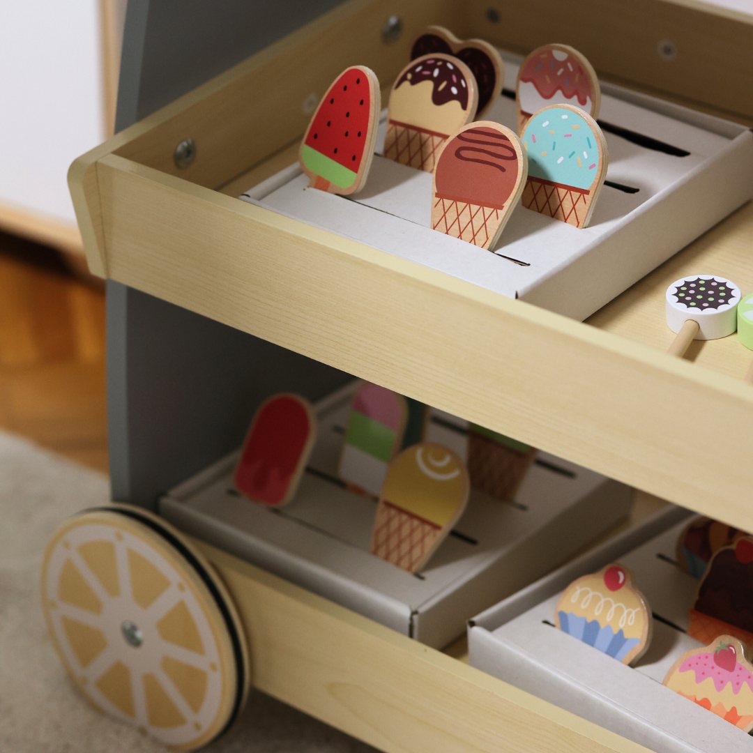 Gelateria in legno su ruote - carrello gelato