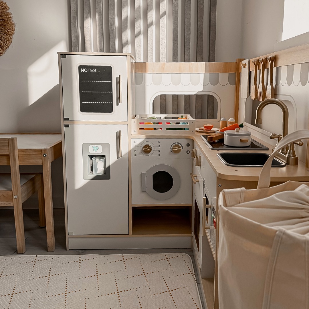 Cucina ad angolo interattiva in legno XXXL con frigorifero, microonde, forno, lavatrice e accessori - naturale