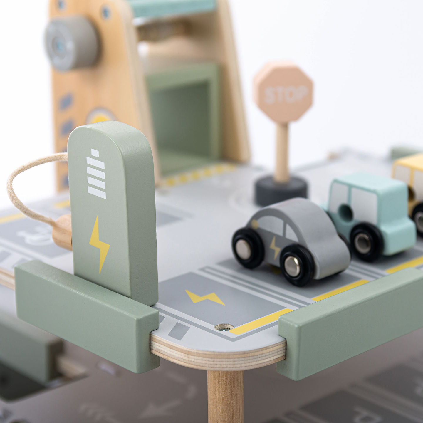 Garage in legno a tre piani per bambini con accessori: parcheggio, stazione di servizio, autolavaggio, elicottero