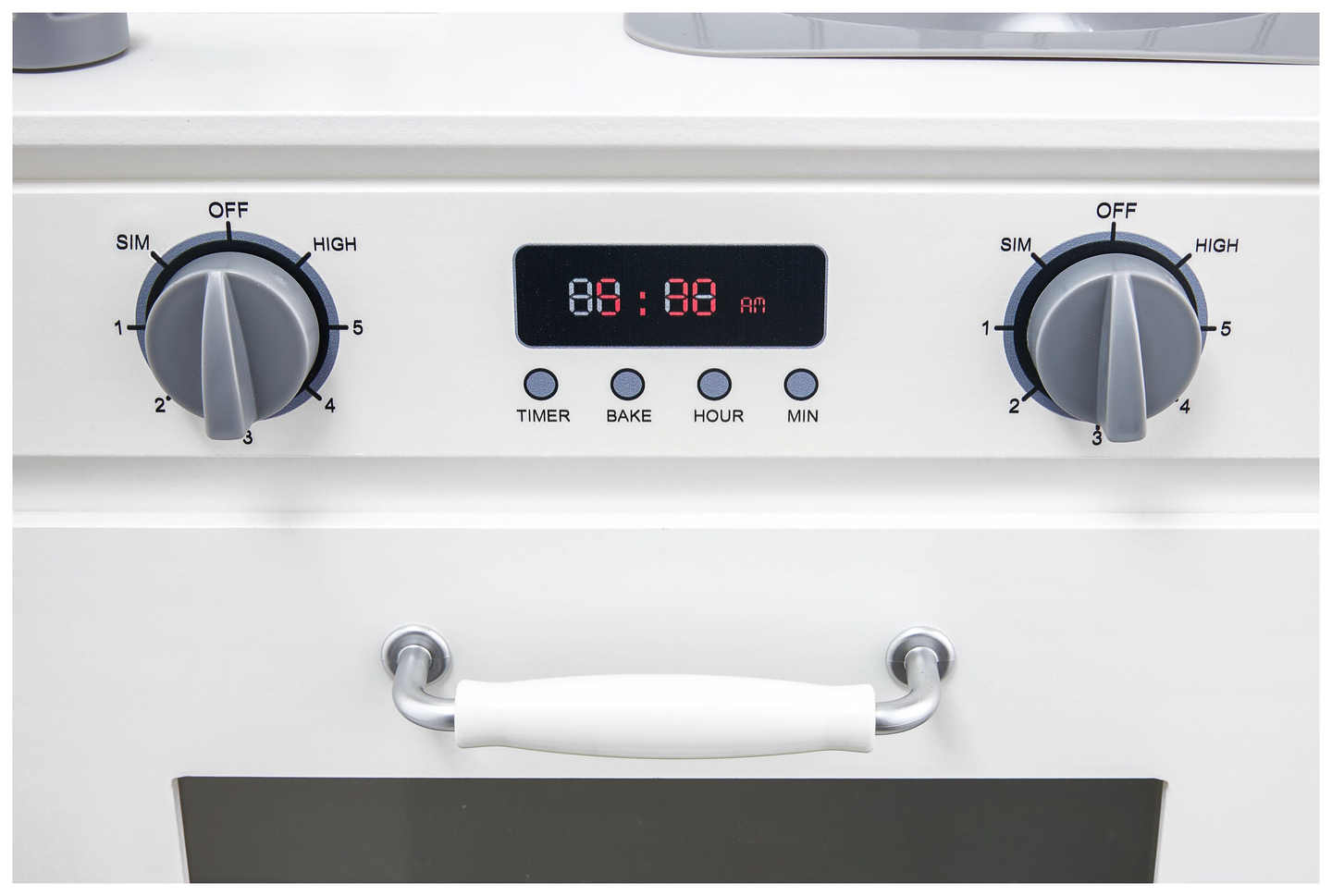 Cucina in legno bianco con grembiule, accessori e lampada LED