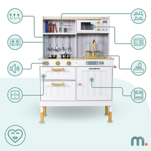 Cucina bianca in legno con accessori e grembiule