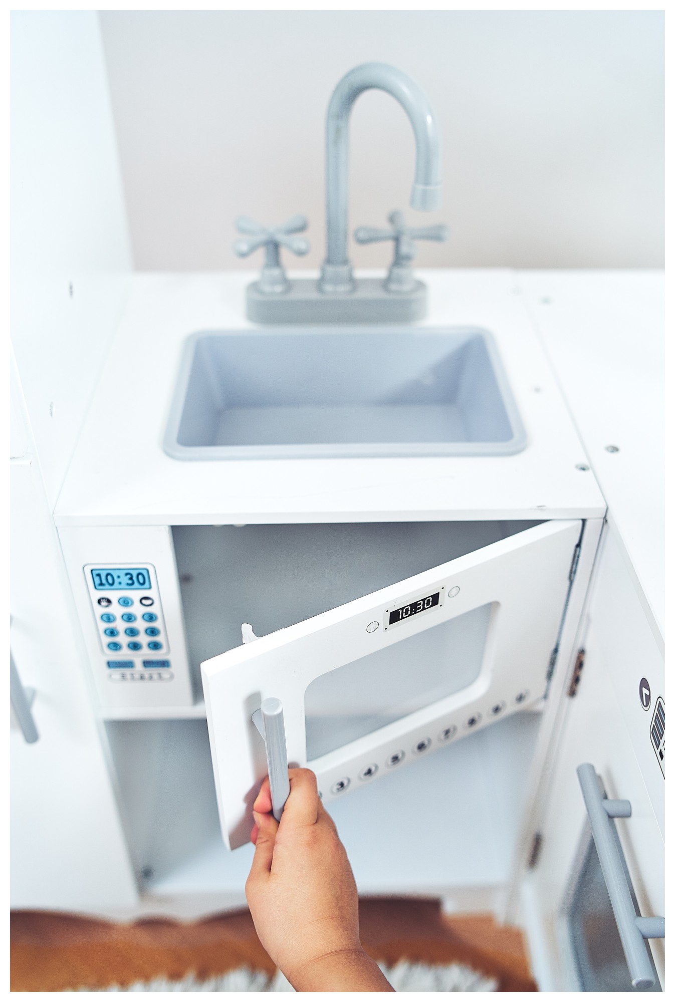 Cucina ad angolo in legno XXXL con frigorifero, forno, lavatrice, grembiule e accessori