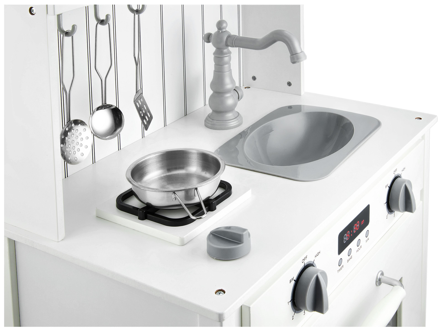 Cucina in legno bianco con grembiule, accessori e lampada LED