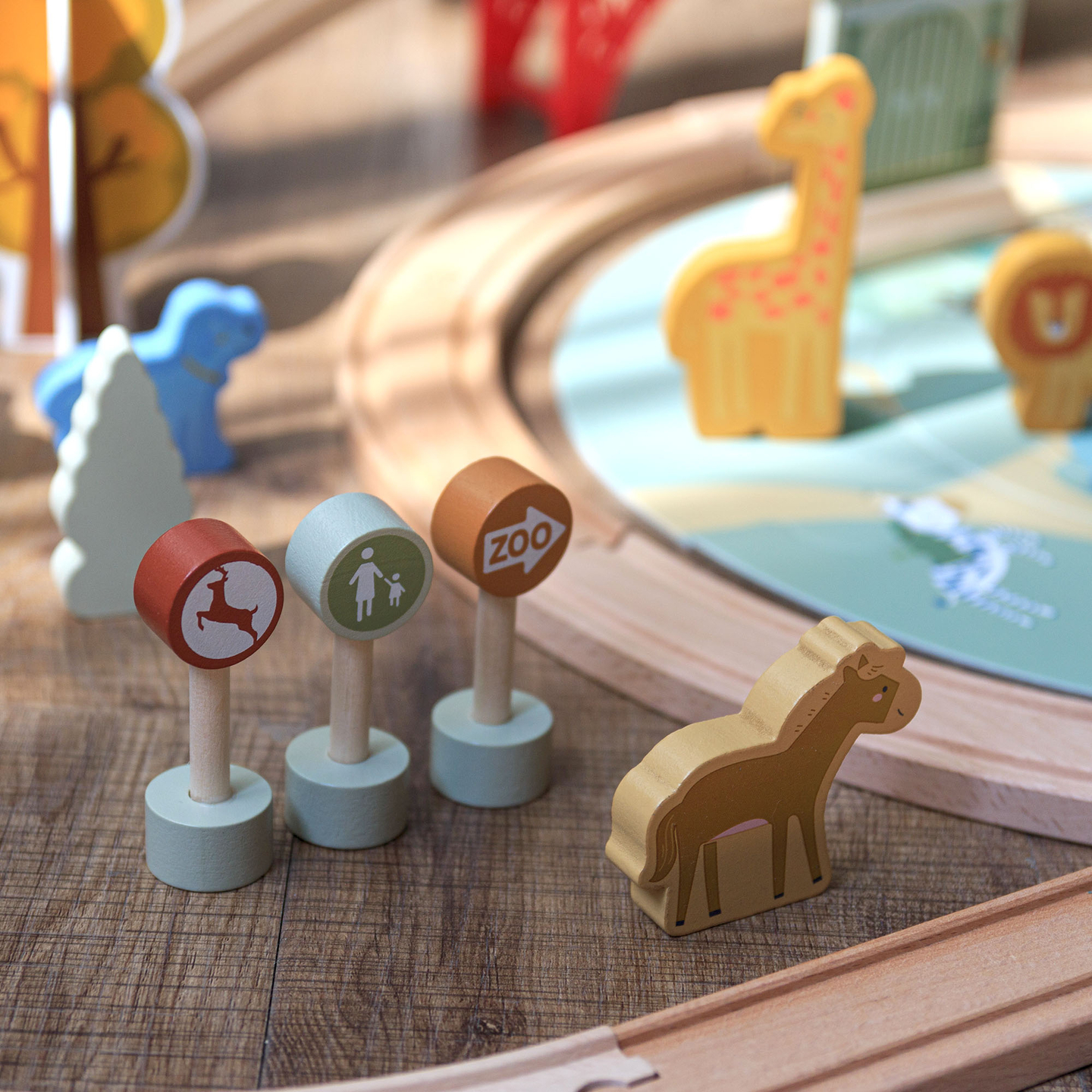 Treno ZOO in legno – puzzle, treno, binari, animali, ponte, barriera