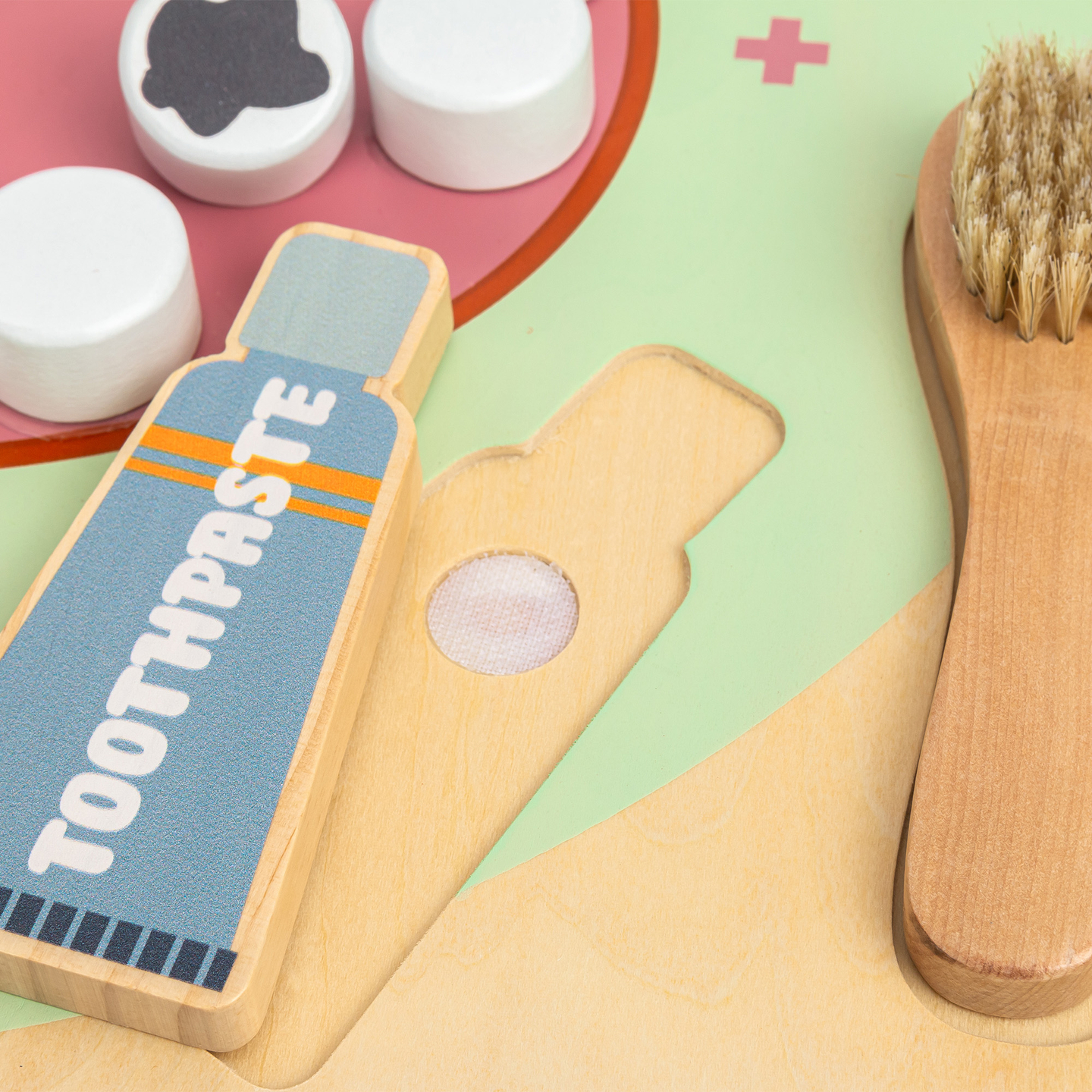 Tavola didattica Montessori in legno Piccolo Dentista - spazzolino da denti, dentifricio, denti rimovibili, specchio, cibo, apprendimento dei sapori