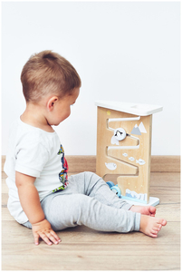 Tavola di legno per la manipolazione sensoriale su due lati