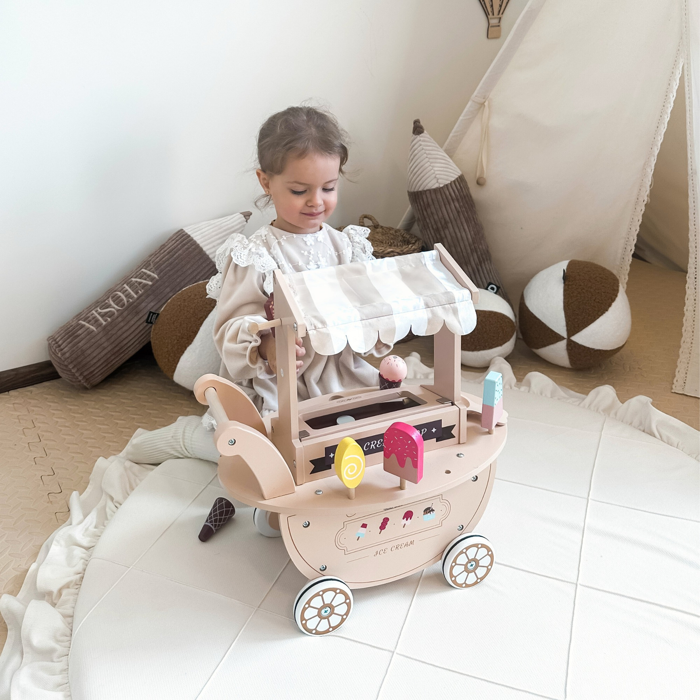 Gelateria in legno per bambini - carrello su ruote con accessori