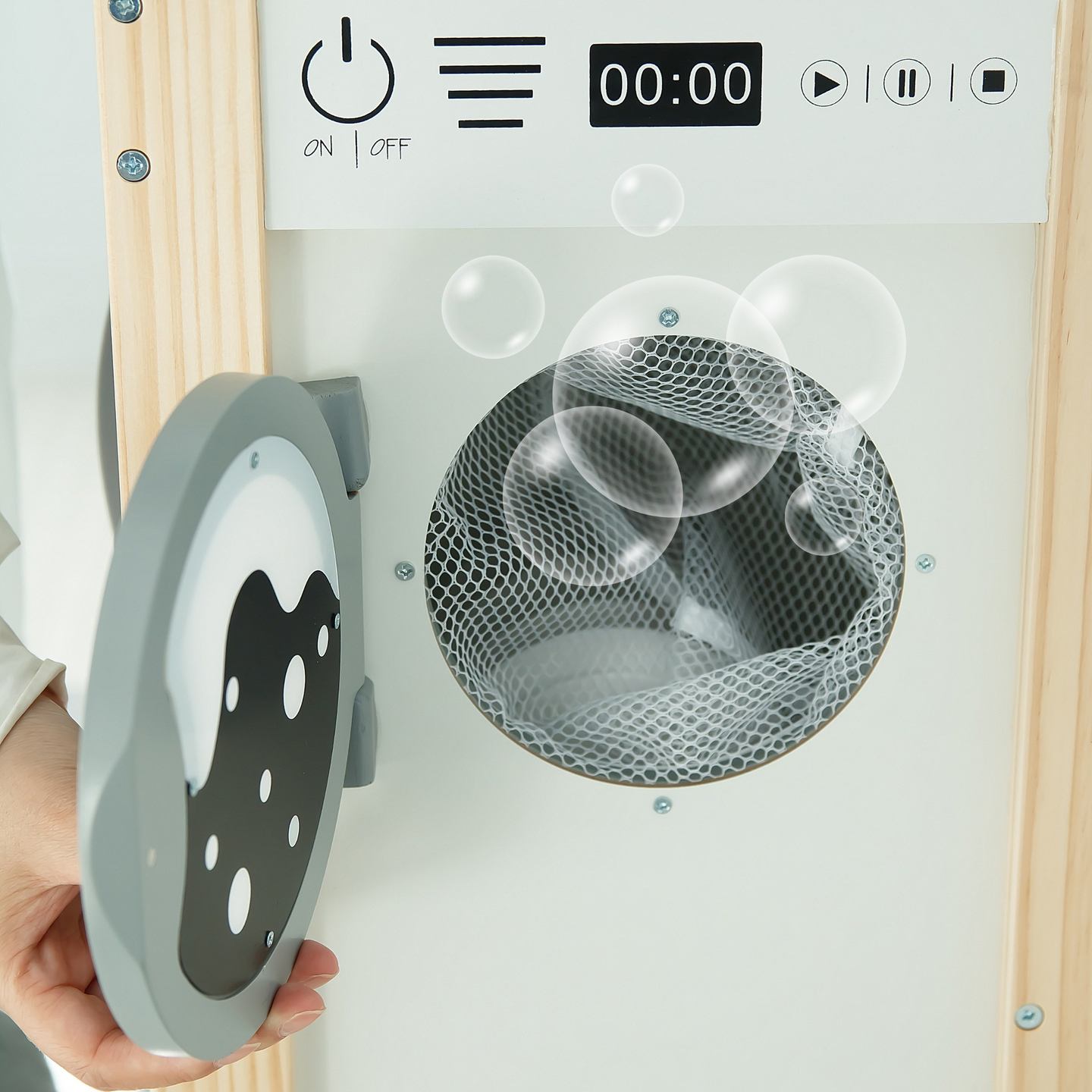 Cucina interattiva con lavatrice, lavastoviglie e lavagna