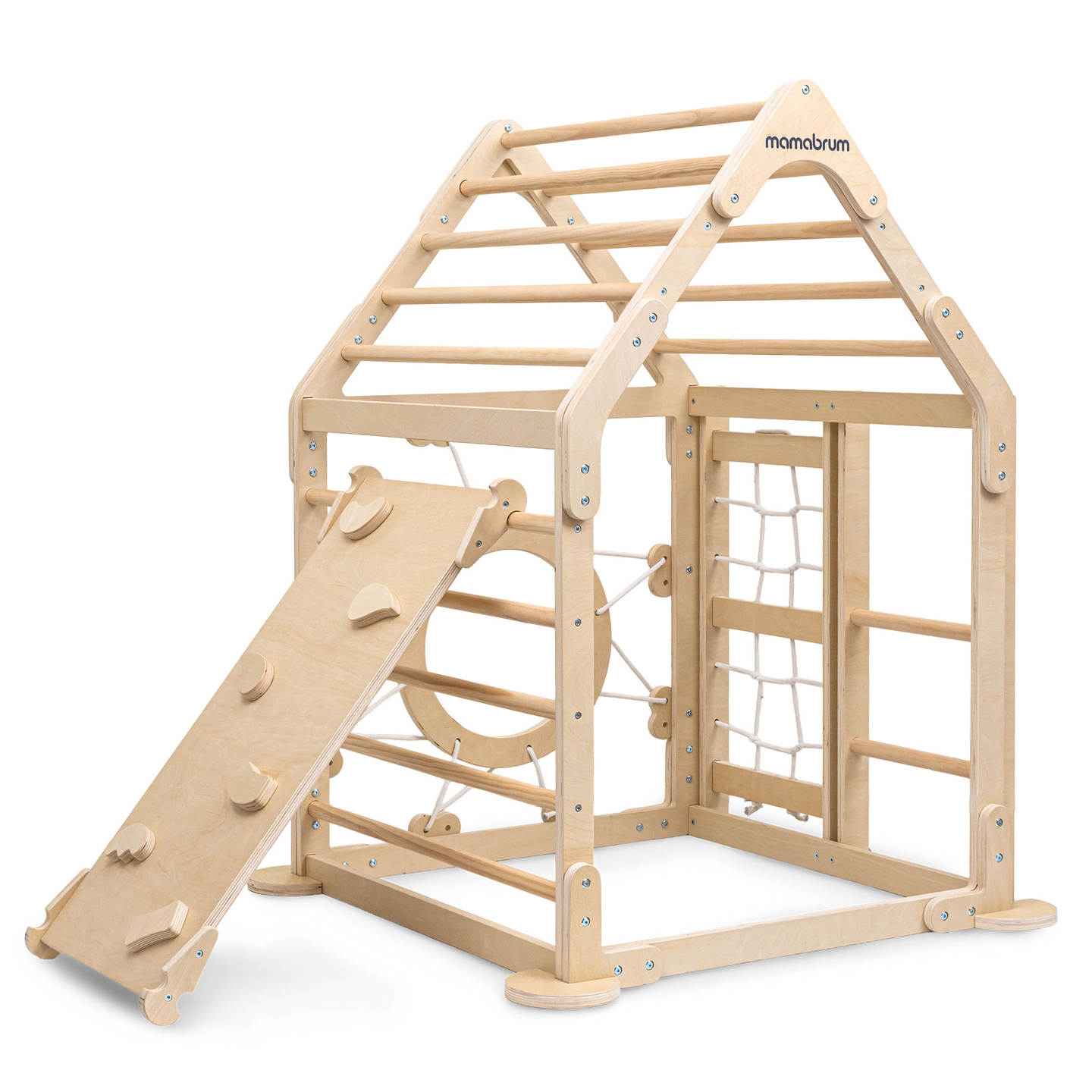 Parco giochi in legno al coperto per bambini: una casa con scale e uno scivolo