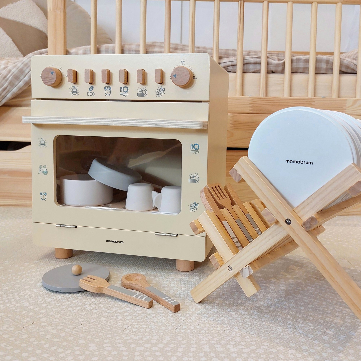 Lavastoviglie in legno con accessori