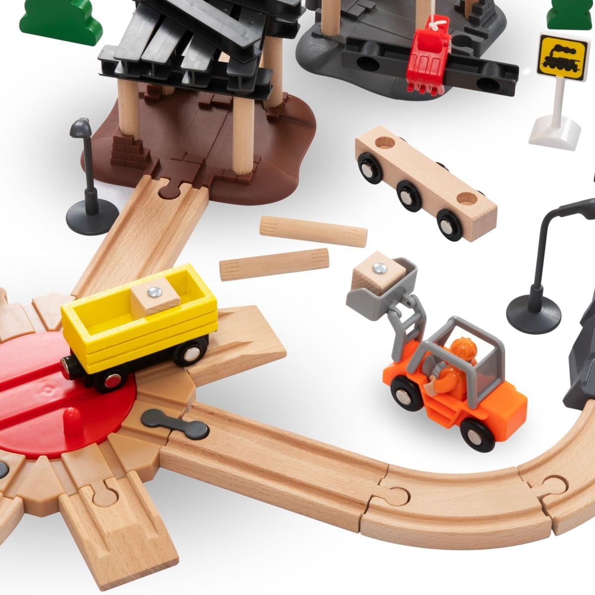 Ferrovia in legno, treno a batteria - Città: binari, automobili, ponte, aeroporto