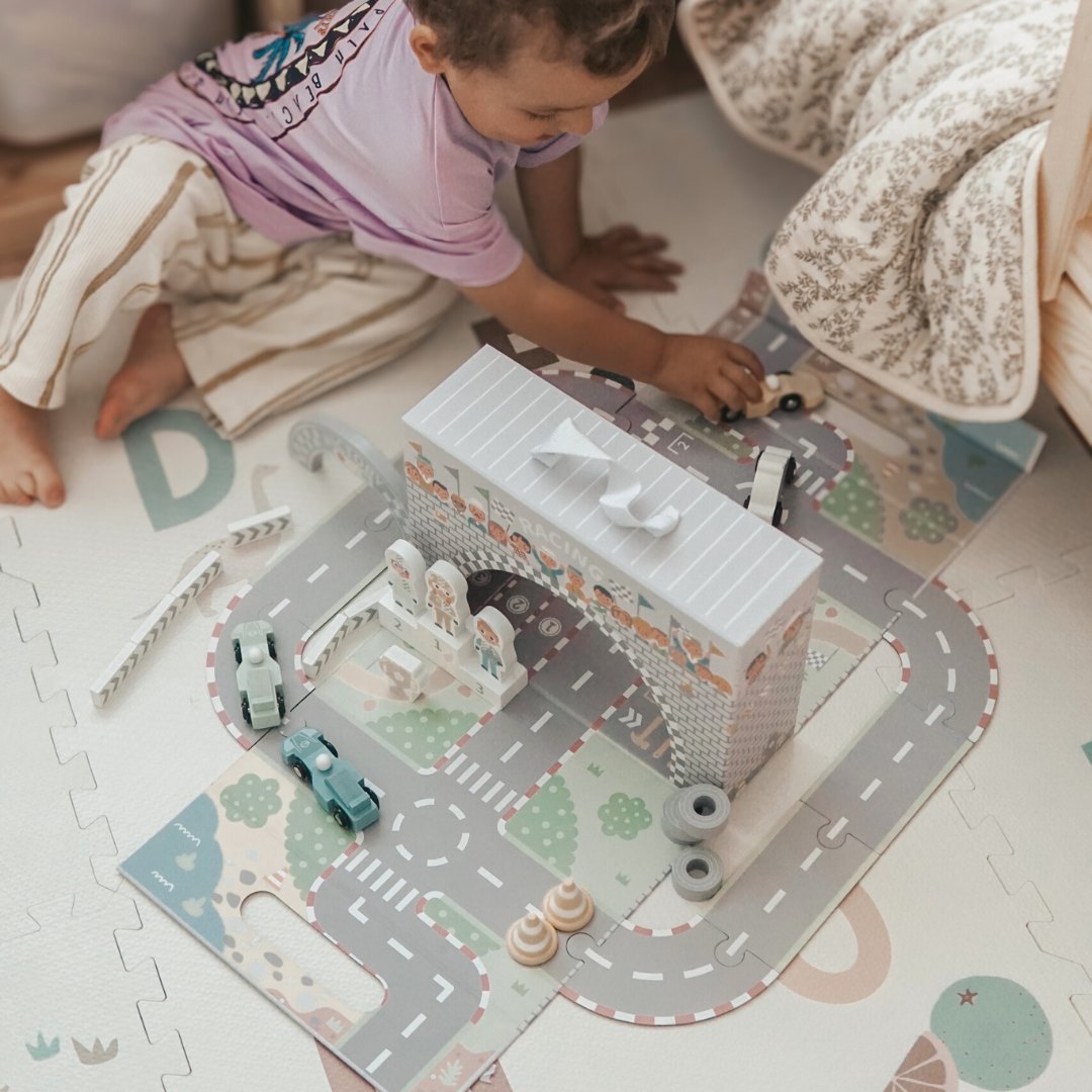 Valigia magnetica con pista, veicoli in legno e accessori stradali