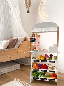 Negozio di verdure - bancarella in legno con casse, registratore di cassa e terminale 