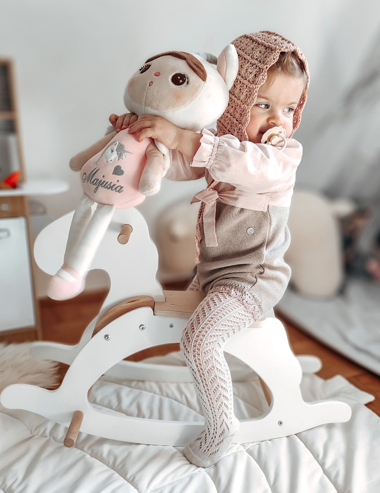 Cavallo a dondolo in legno - bianco - a partire da 12 mesi.