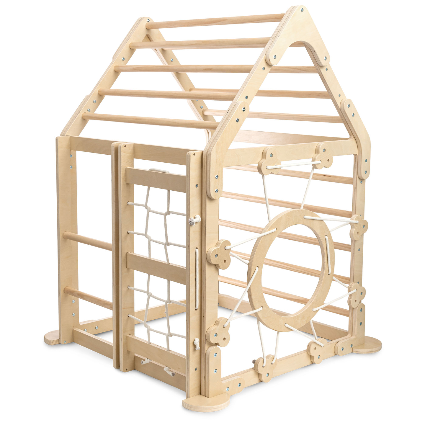 Parco giochi in legno al coperto per bambini: una casa con scale e uno scivolo