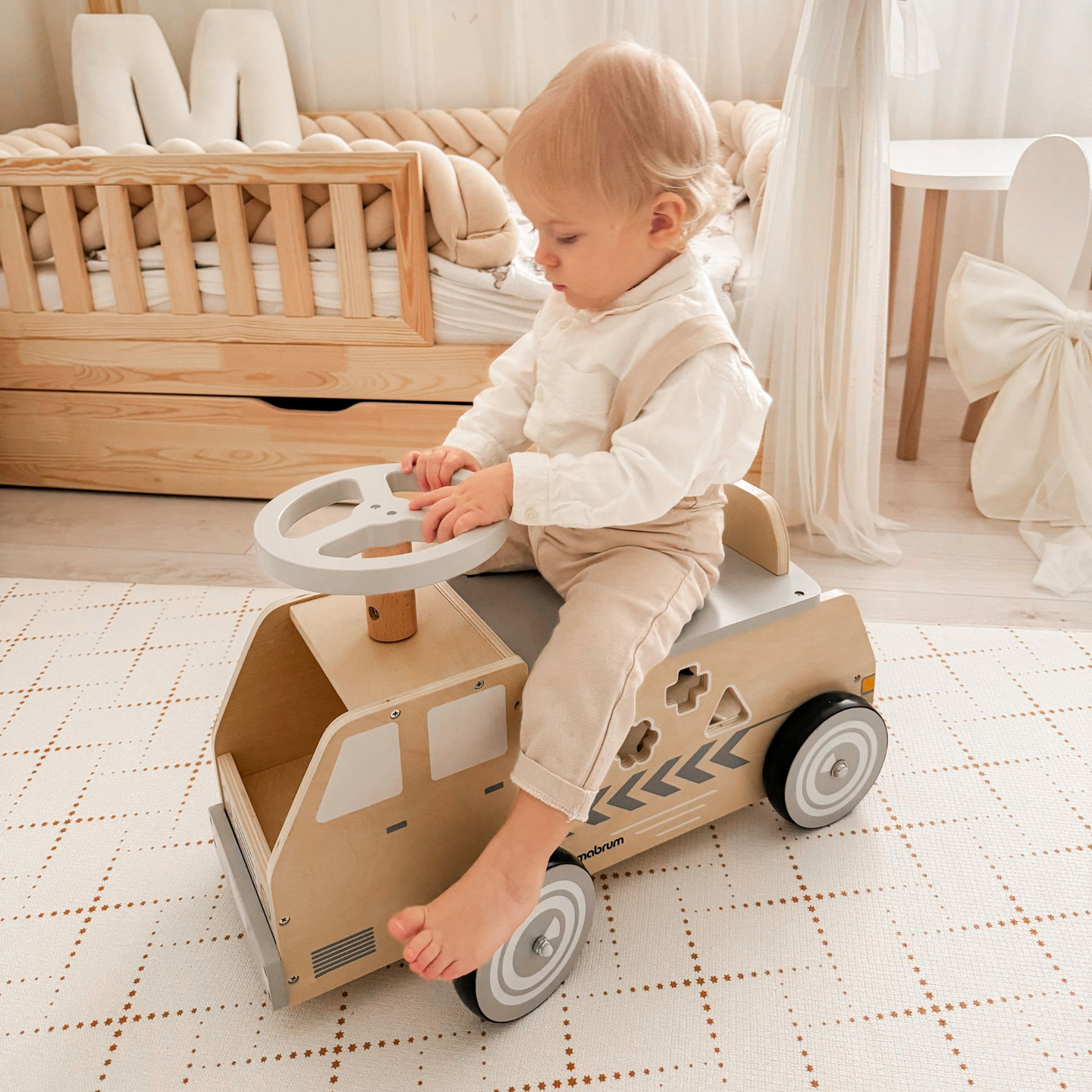 Bicicletta di legno, auto, auto con blocchi