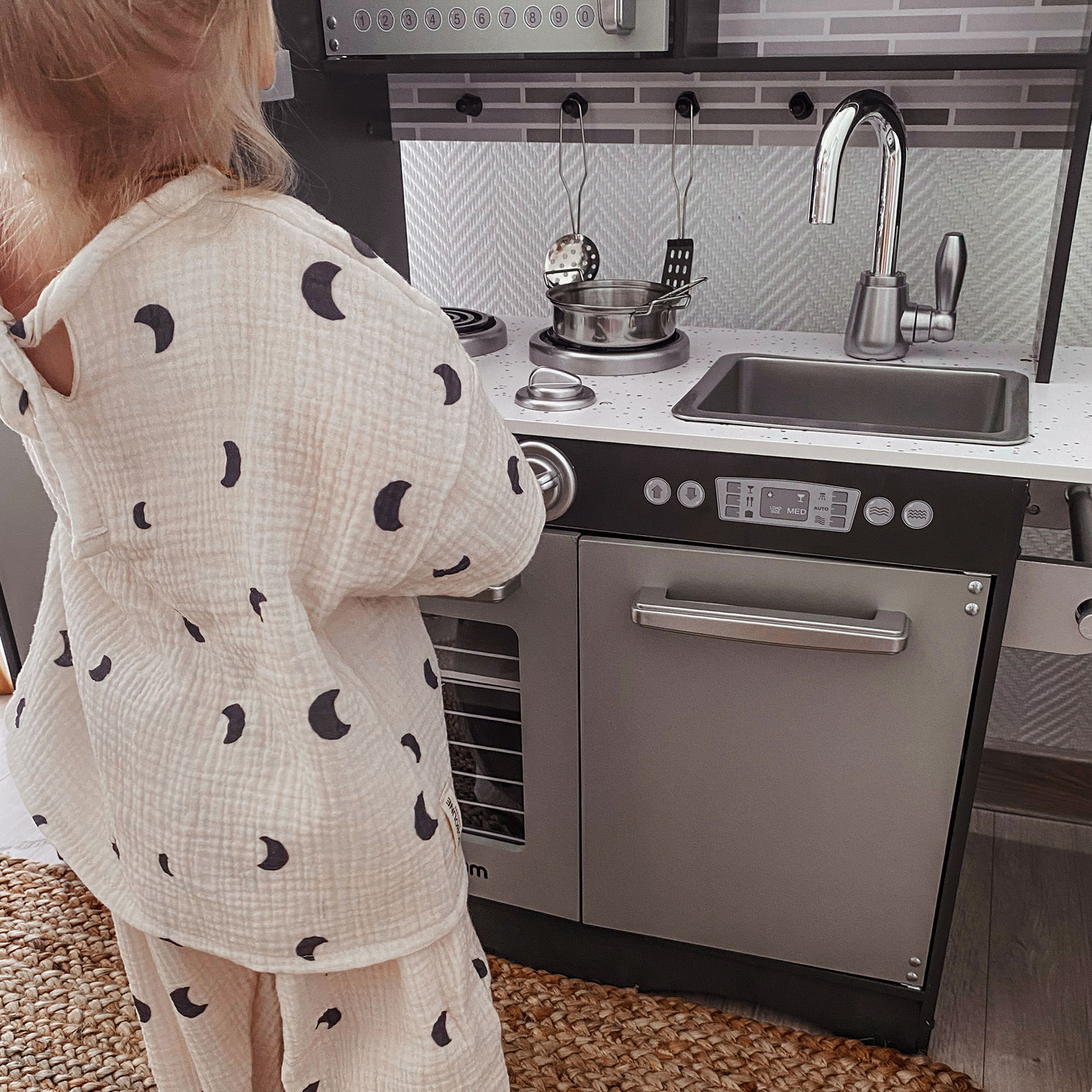 Cucina in legno XXL con illuminazione a LED, grembiule e accessori