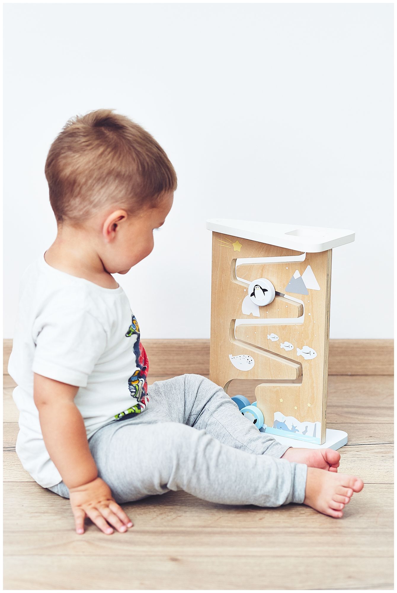 Tavola di legno per la manipolazione sensoriale su due lati