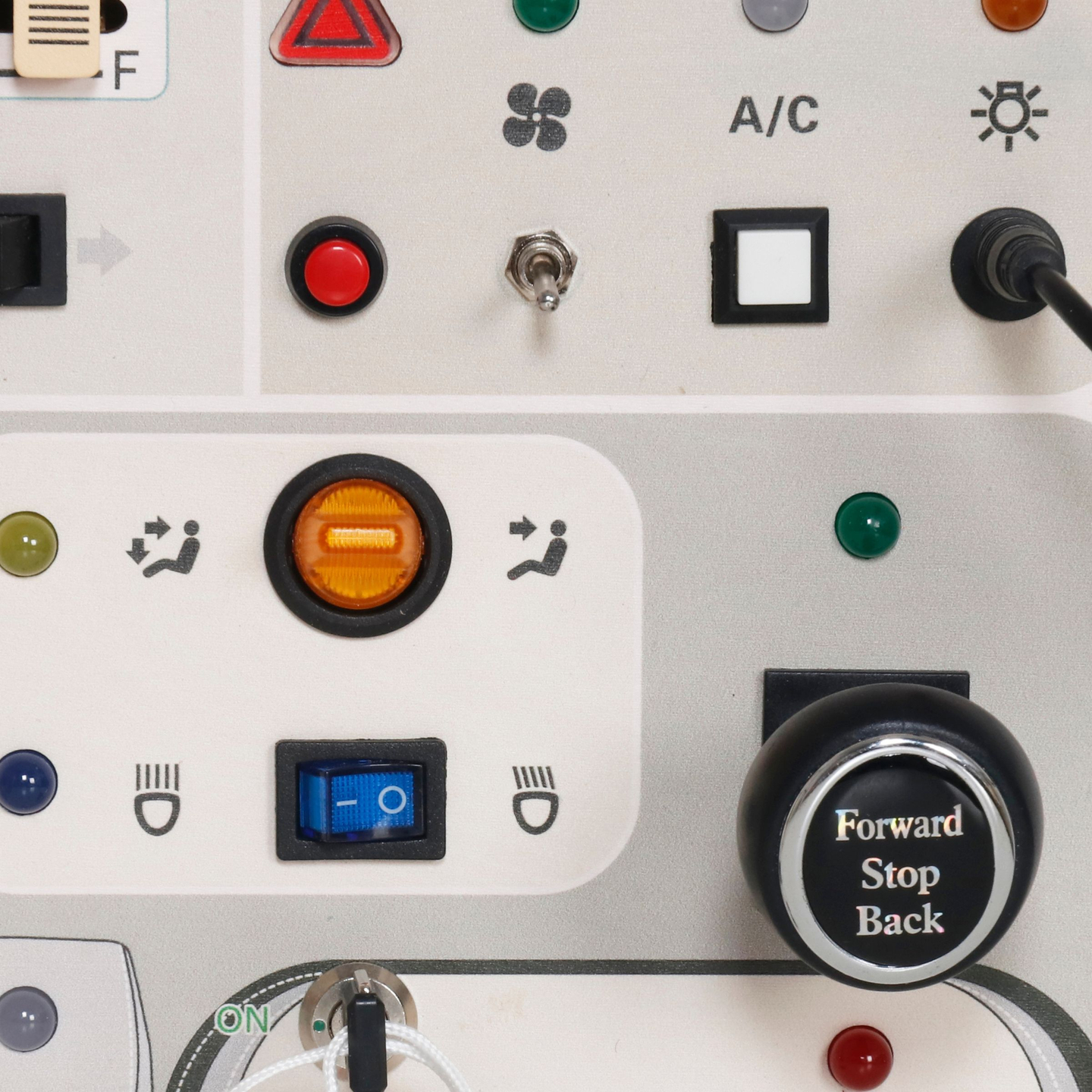 Tavola da gioco montessoriana in legno per bambini piccoli - cruscotto dell'automobile