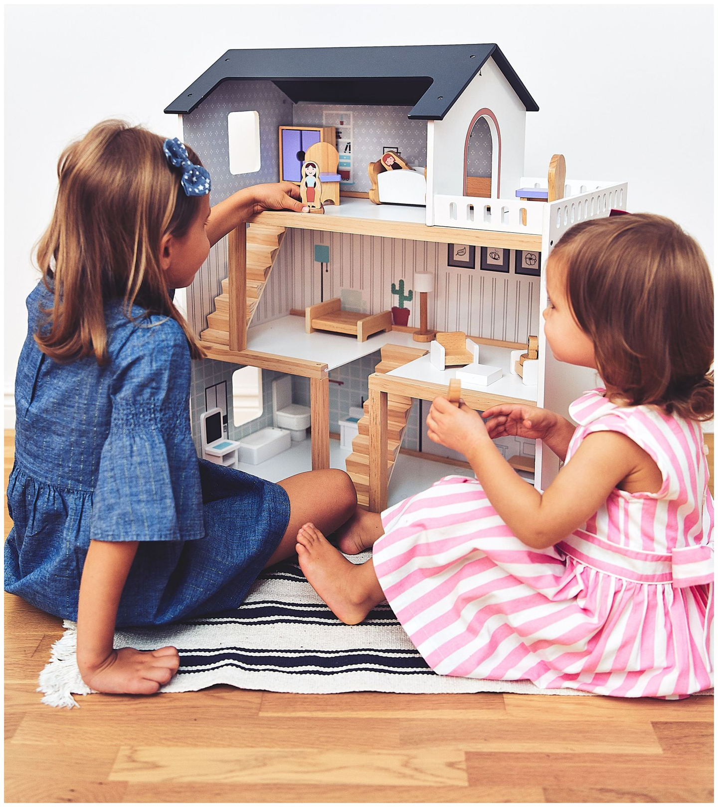 Casa delle bambole in legno bianco con accessori 18 pezzi.