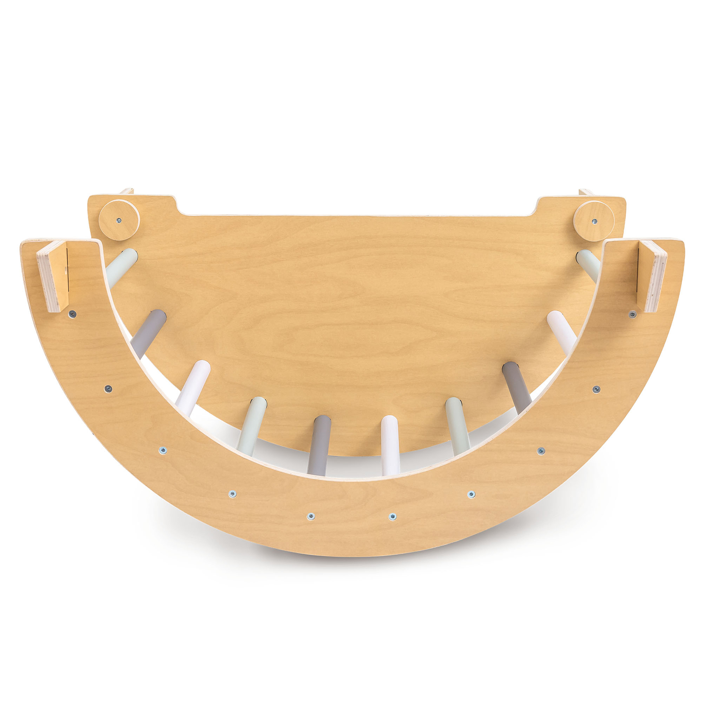 Parco giochi in legno al coperto per bambini: parete da arrampicata, scivolo, arco/dondolo da arrampicata e triangolo di Pikler