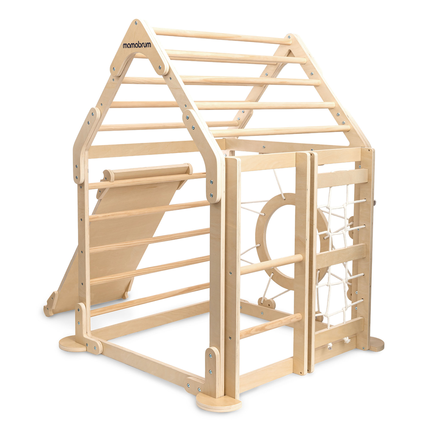 Parco giochi in legno al coperto per bambini: una casa con scale e uno scivolo