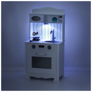 Cucina in legno bianco con grembiule, accessori e lampada LED