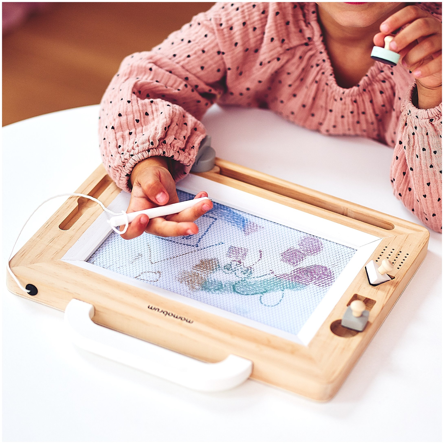 Penna stilografica in legno con timbri - tavolo da disegno