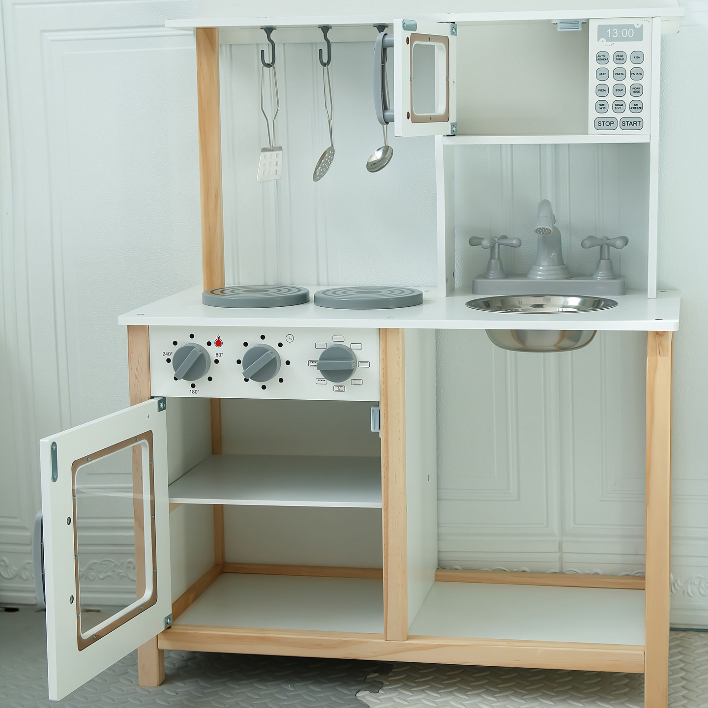 Cucina per bambini in legno con microonde