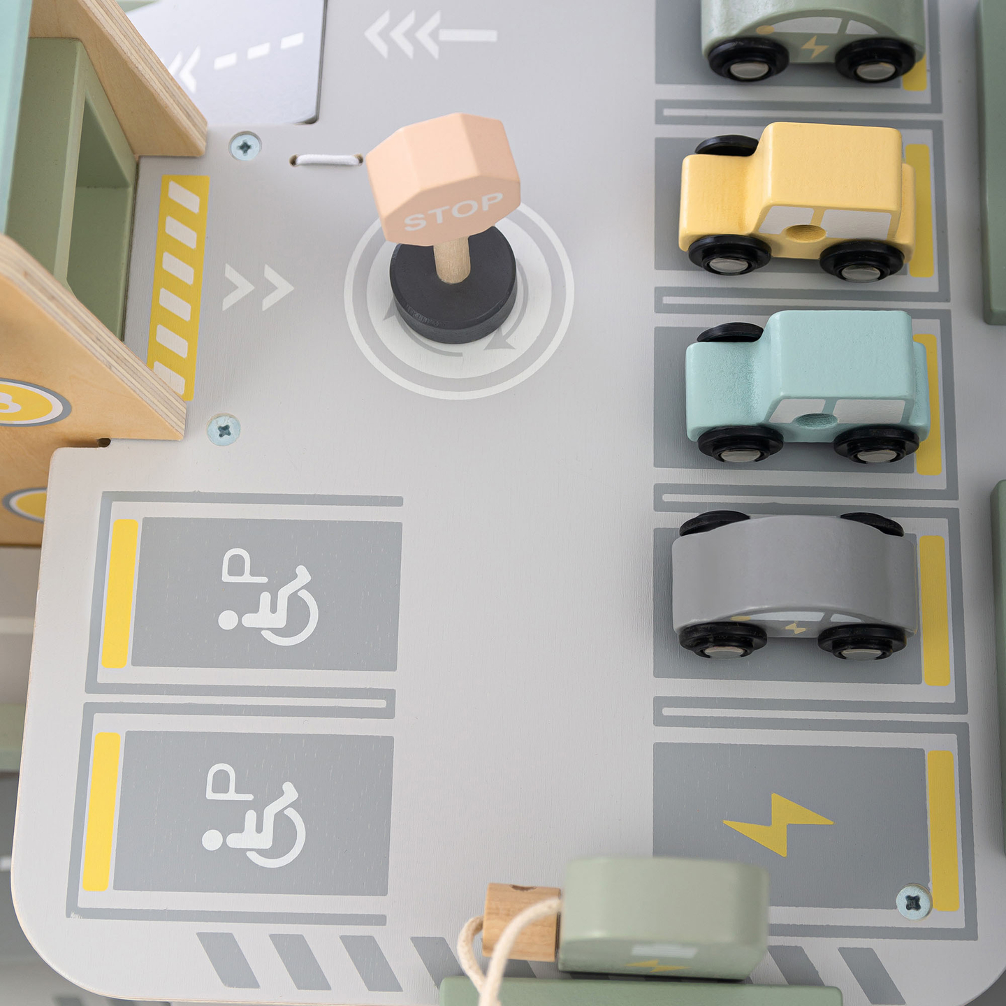 Garage in legno a tre piani per bambini con accessori: parcheggio, stazione di servizio, autolavaggio, elicottero