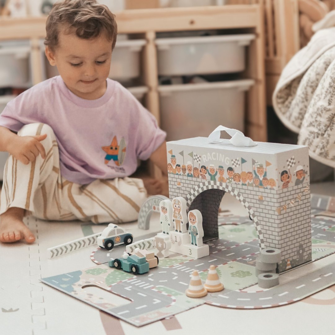 Valigia magnetica con pista, veicoli in legno e accessori stradali