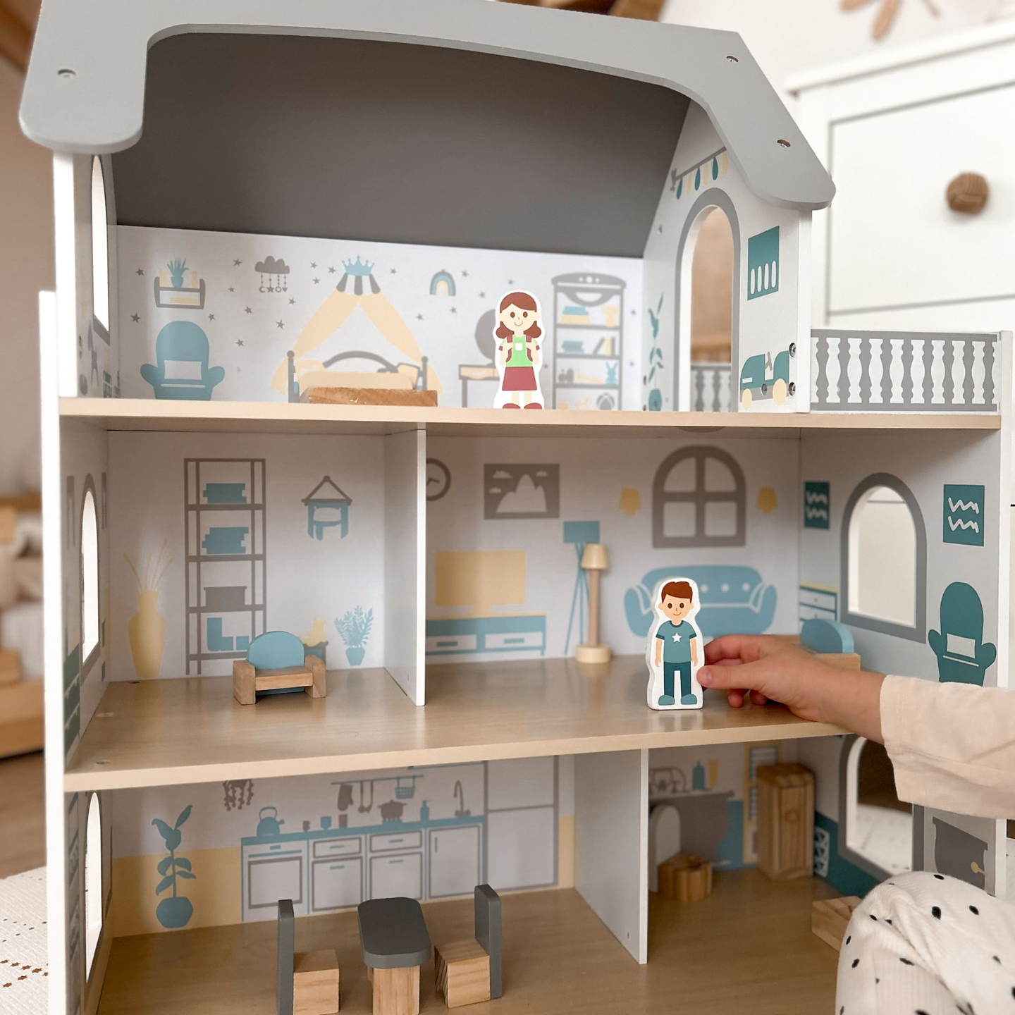 Casa delle bambole in legno bianco con terrazza e accessori