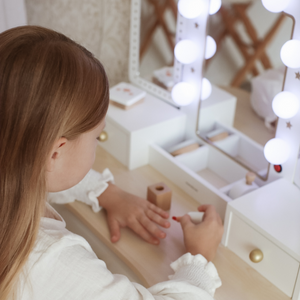 Tavolino da toilette XXL in legno con sgabello e illuminazione a LED per bambini + accessori
