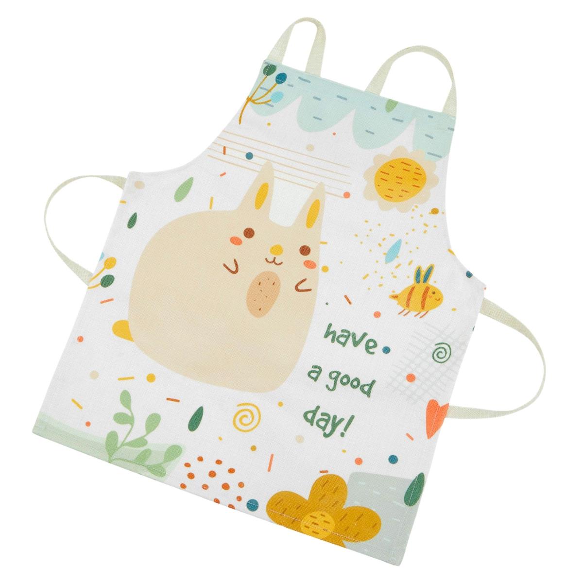 Cucina bianca in legno con accessori e grembiule