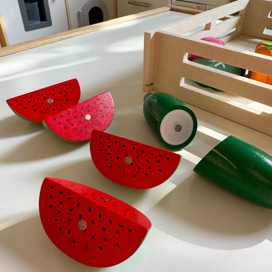 Frutta e verdura in legno da tagliare