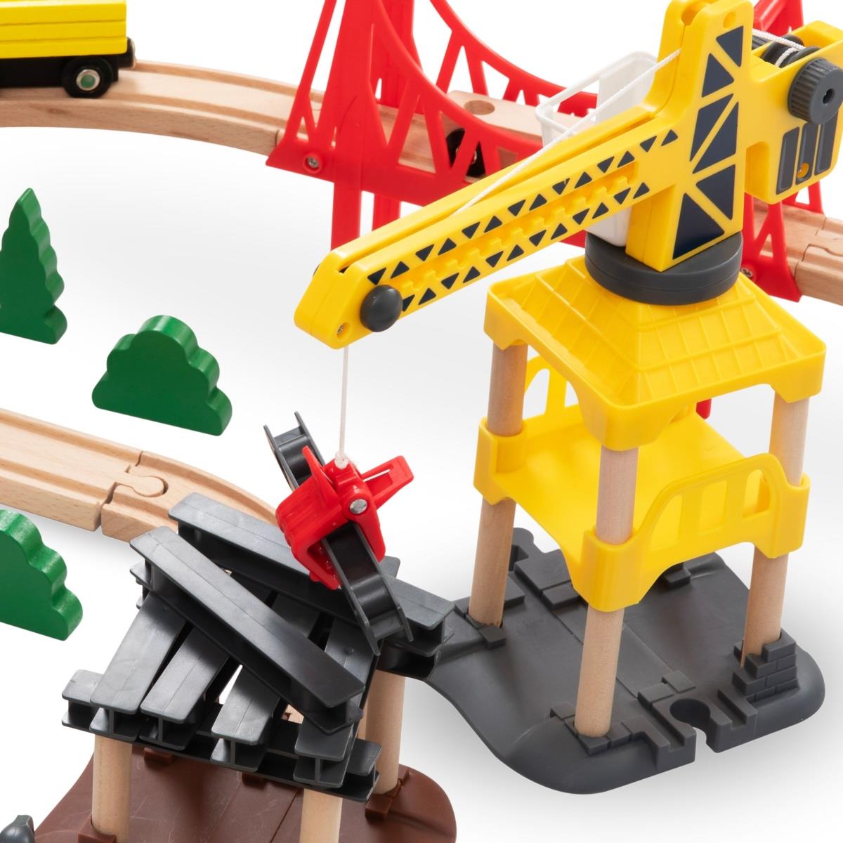 Ferrovia in legno, treno a batteria - Città: binari, automobili, ponte, aeroporto