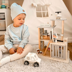 Stazione di polizia in legno con accessori