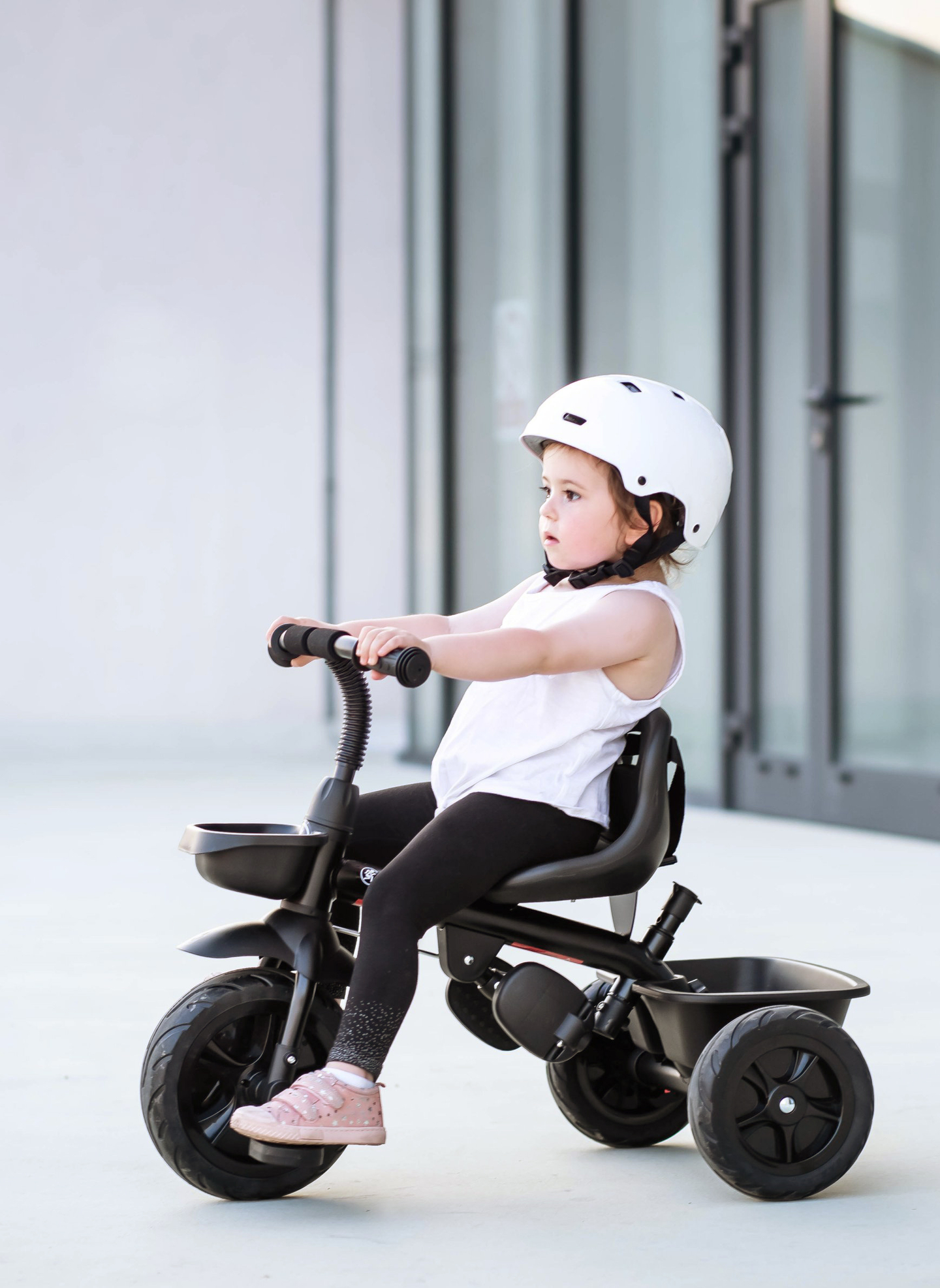 HyperMotion TOBI VECTOR triciclo - ruote gonfiabili eterne + barra di spinta. Colore: nero.