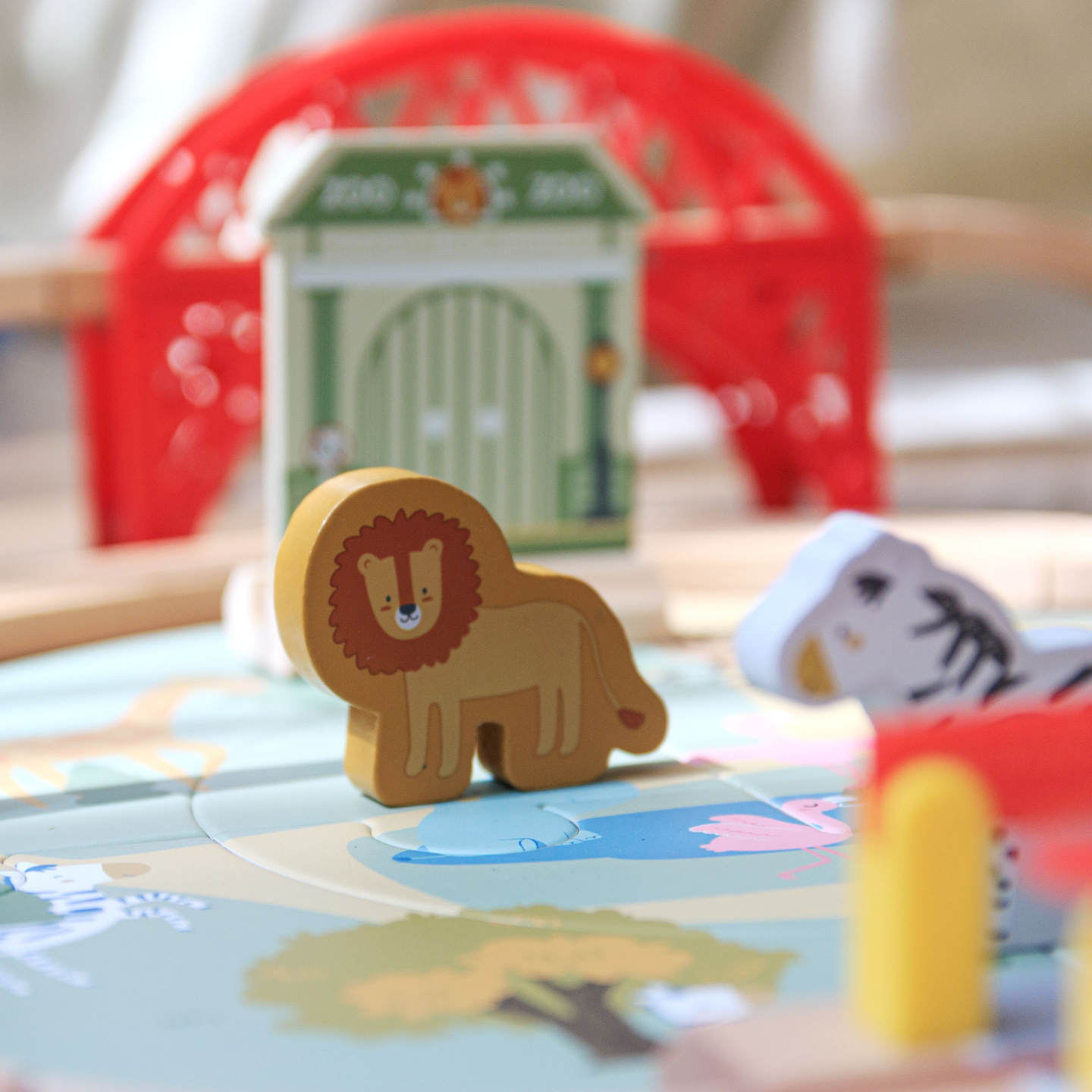 Treno ZOO in legno – puzzle, treno, binari, animali, ponte, barriera