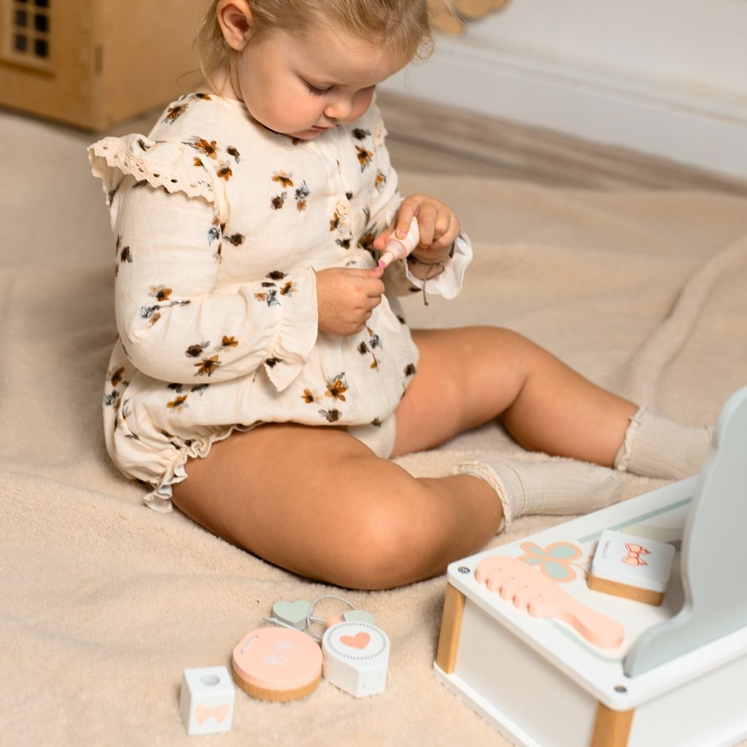 Tavolino da toeletta per bambini in legno con accessori