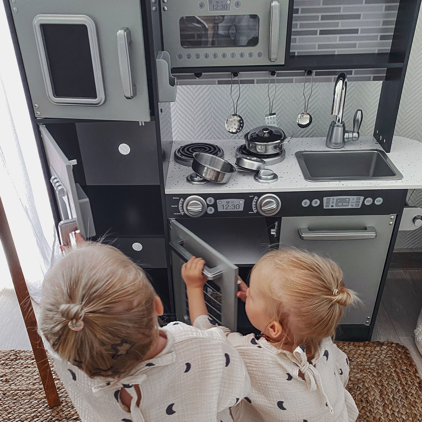 Cucina in legno XXL con illuminazione a LED, grembiule e accessori