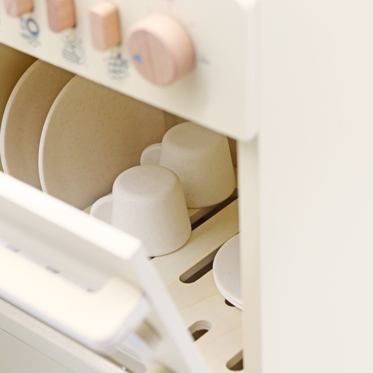 Lavastoviglie in legno con accessori