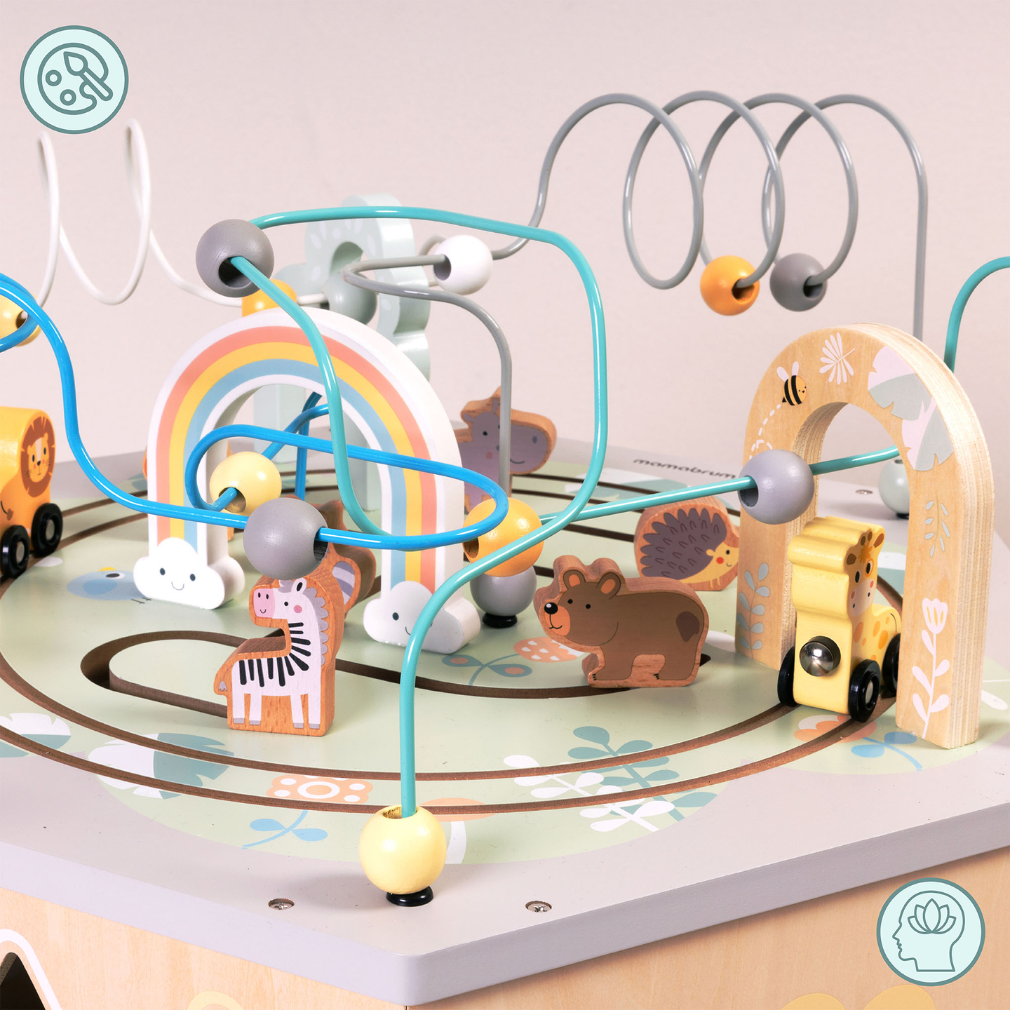 Grande cubo educativo in legno: un giocattolo Montessori con un treno magnetico e circuiti motori