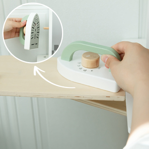 Cucina interattiva con lavatrice, lavastoviglie e lavagna