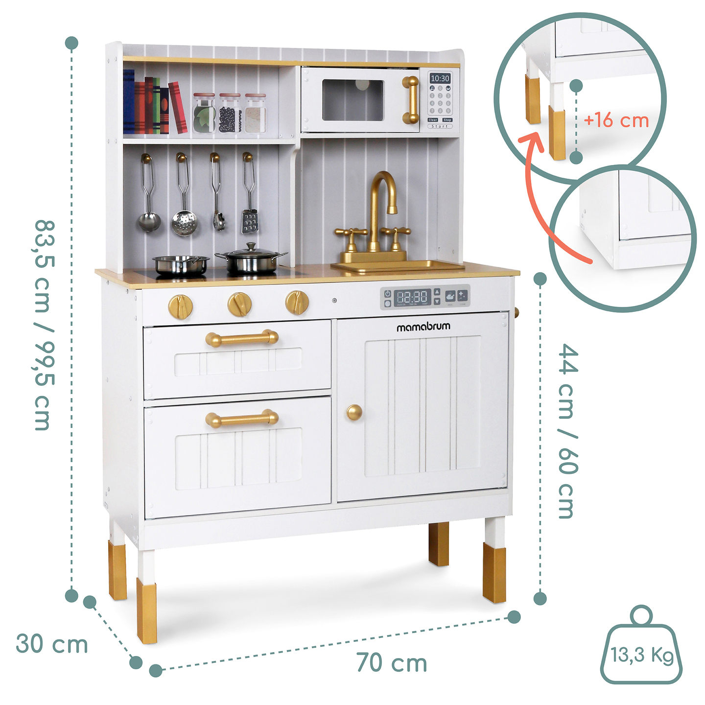 Cucina bianca in legno con accessori e grembiule