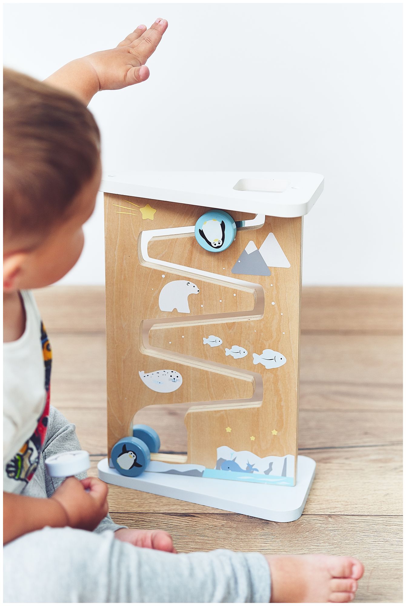 Tavola di legno per la manipolazione sensoriale su due lati